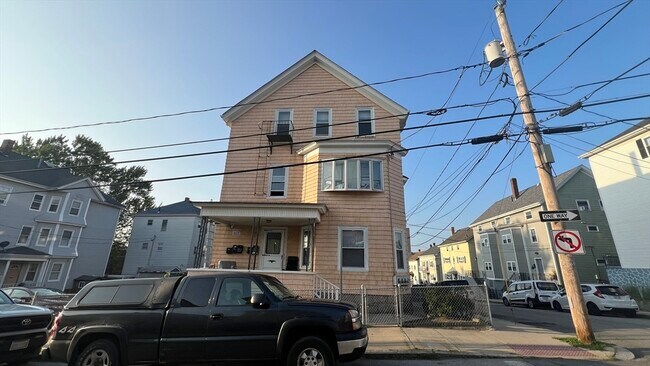 Building Photo - 534 William St
