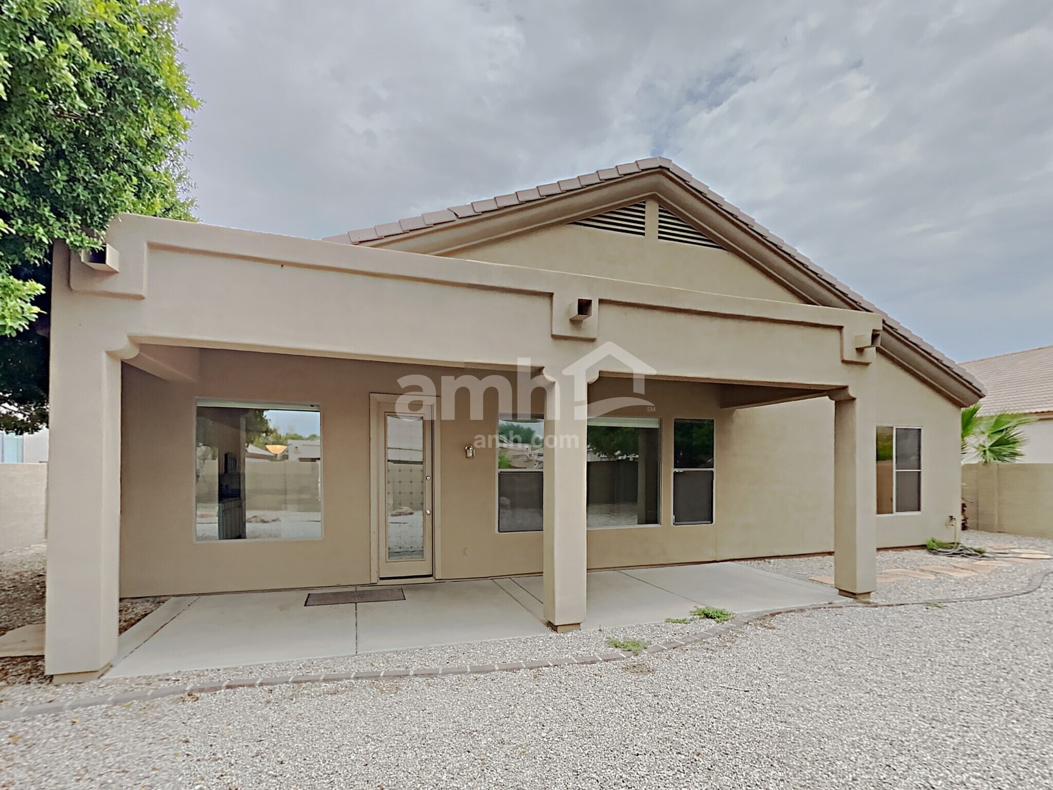 Building Photo - 8027 W Clara Ln