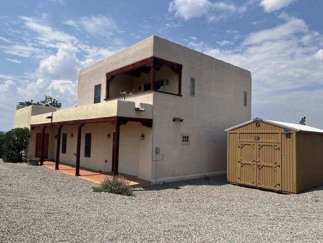 Building Photo - 70 Camino de los Arroyos
