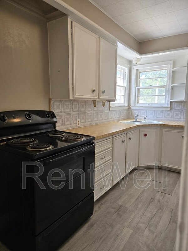 Building Photo - 2407 28th St