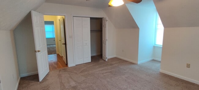Building Photo - 3 bedroom home with fenced rear yard