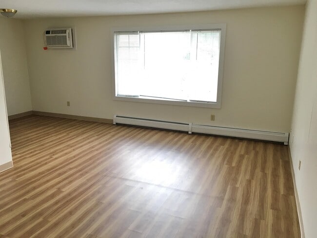 Building Photo - 3861 Brown Ave