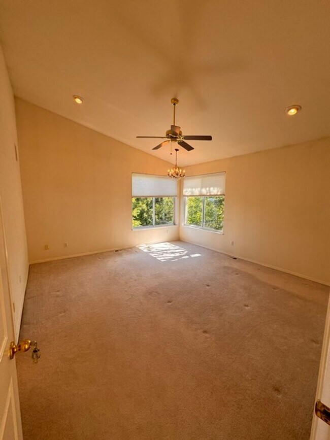 Building Photo - 10100 Zermatt Cir