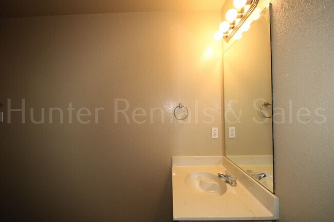 Building Photo - Awesome Duplex in Harker Heights