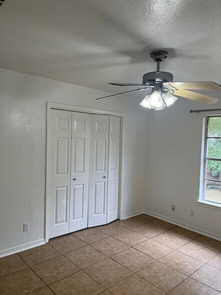 Building Photo - 1508 Valleyridge Dr