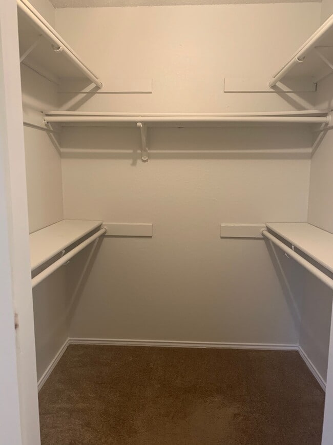 Building Photo - Affordable 3/2 House