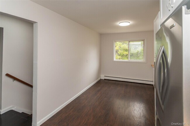 Building Photo - 11 Fishkill Glen Dr