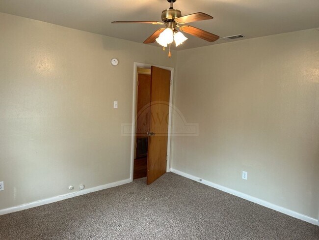 Building Photo - 408 Allen St