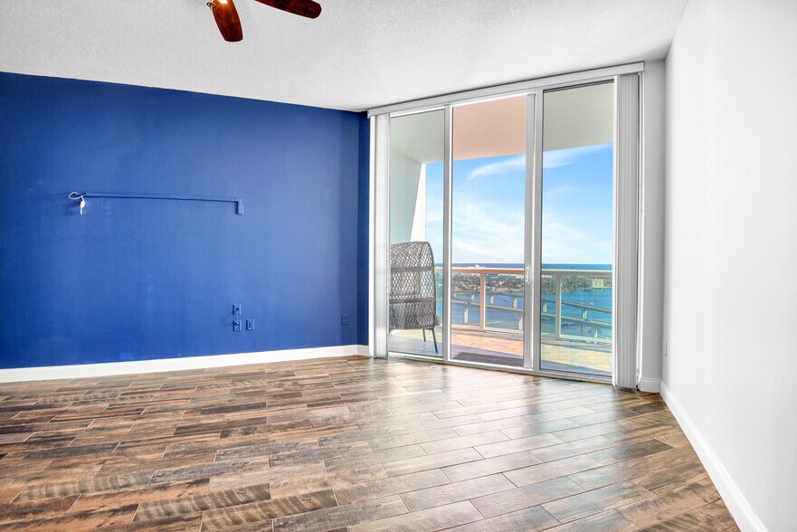 Building Photo - 231 Riverside Dr