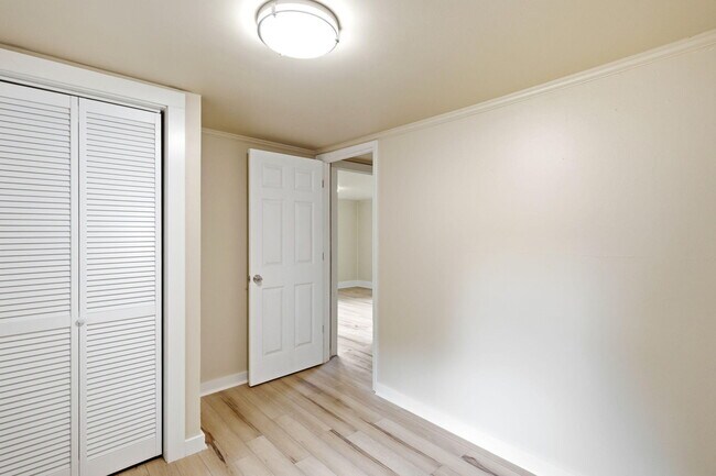 Building Photo - 719 Mikel St