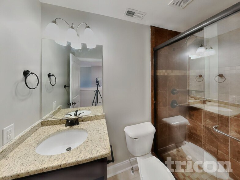 Building Photo - 585 Smoky Mountains Dr