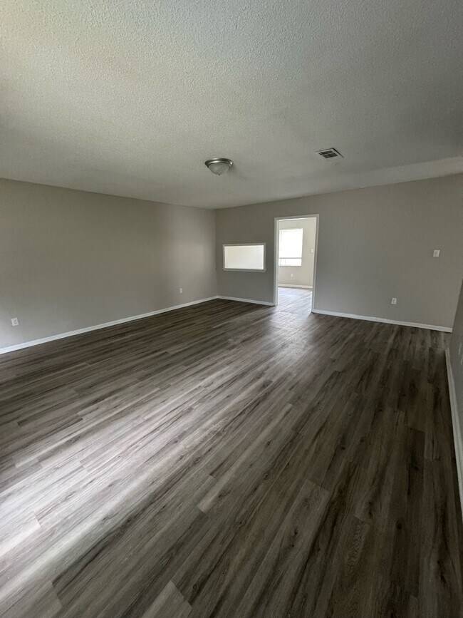 Building Photo - 146 Cherokee Cir