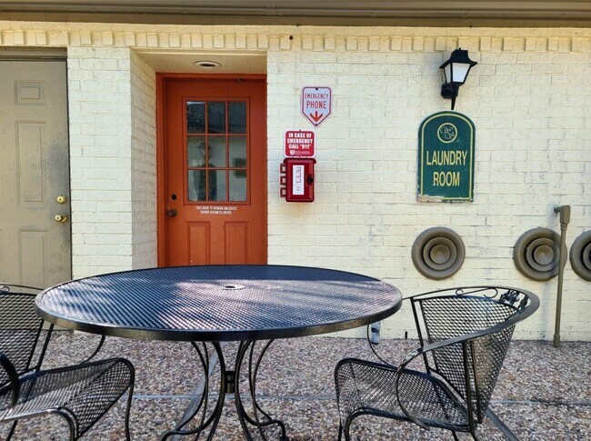 Building Photo - 11550 Chimney Rock Rd