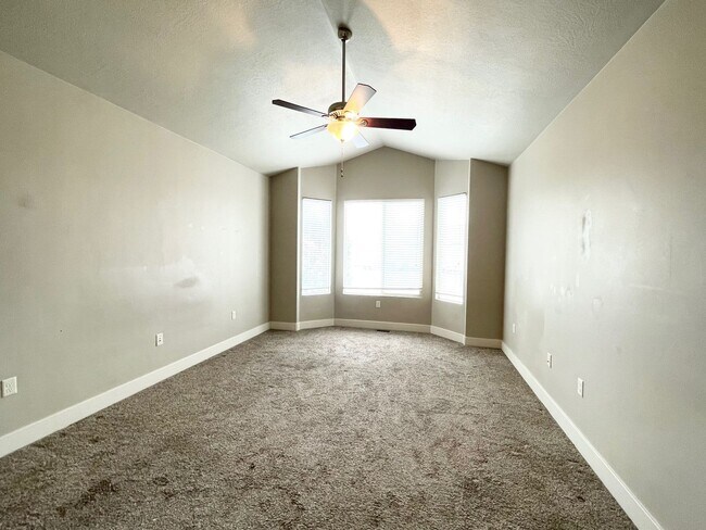 Building Photo - Great Riverton Home Now Available!