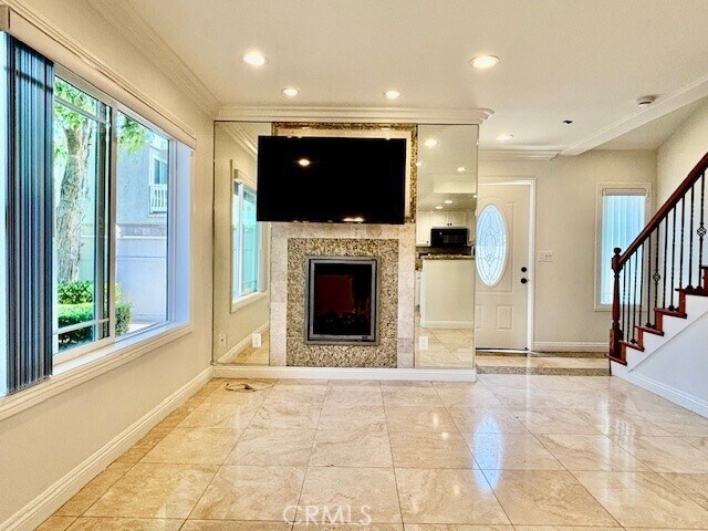 Building Photo - 685 W 18th St