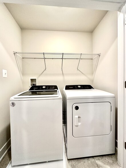 Building Photo - 828 Teacher Mitchell Rd