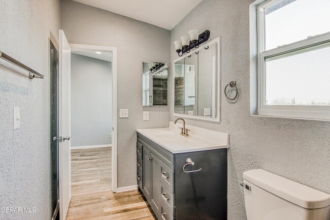 Building Photo - 6001 Morning Glory Cir