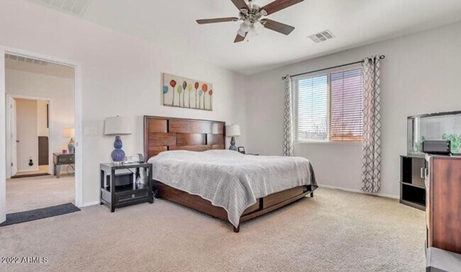 Building Photo - 5 Bedroom, 3 Bath Home in Secluded Neighbo...