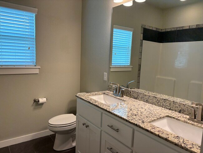 Building Photo - 5802 W Redbud St