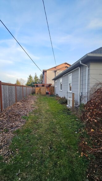 Building Photo - 1105 Curtis St