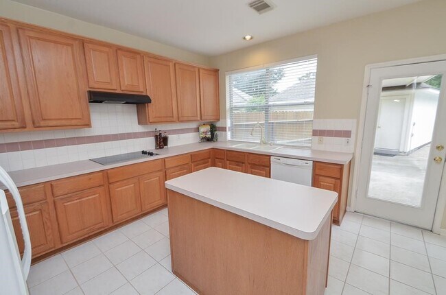 Building Photo - 20735 Fawnbrook Ct