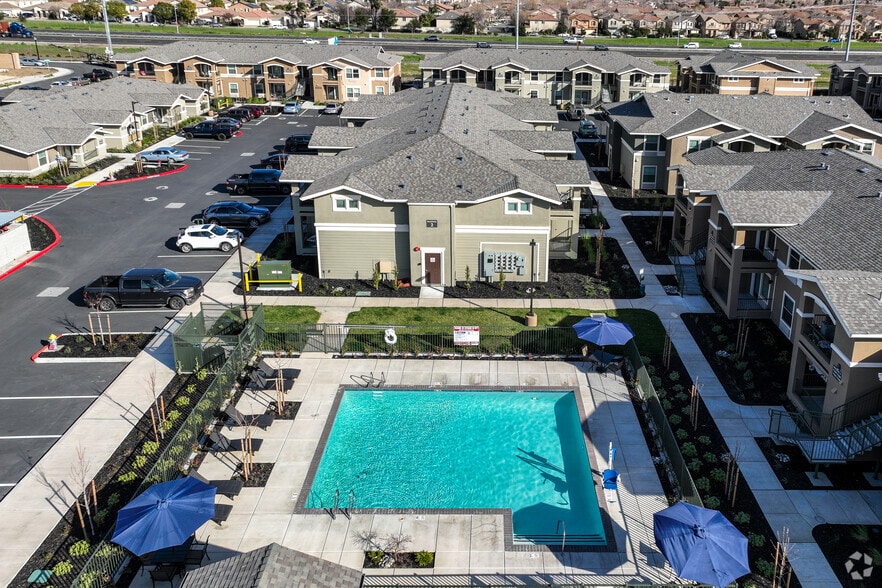 Primary Photo - Northlake Senior Apartments (55+)
