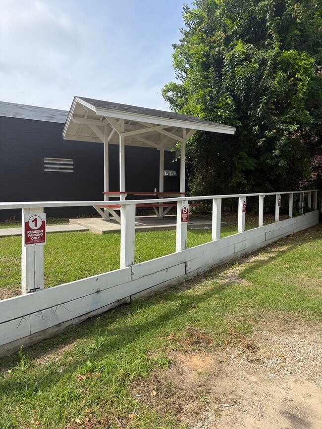 Building Photo - 310 N Gadsden St