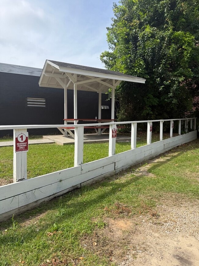 Building Photo - Midtown Apartment- in Historic House
