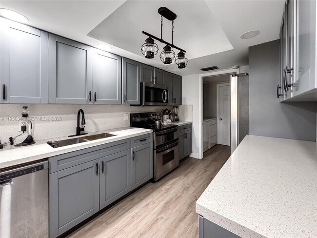 Building Photo - 19100 Bob-O-Link Dr