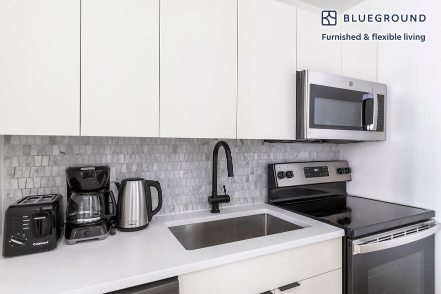 Building Photo - 21 E Chestnut St