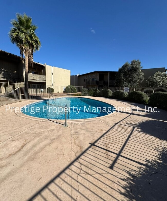 Building Photo - 2525 N Alvernon Way