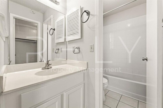 Building Photo - 409 Greenlawn Blvd