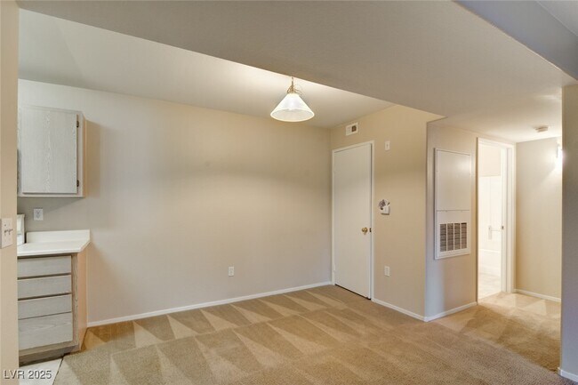 Building Photo - 7885 W Flamingo Rd