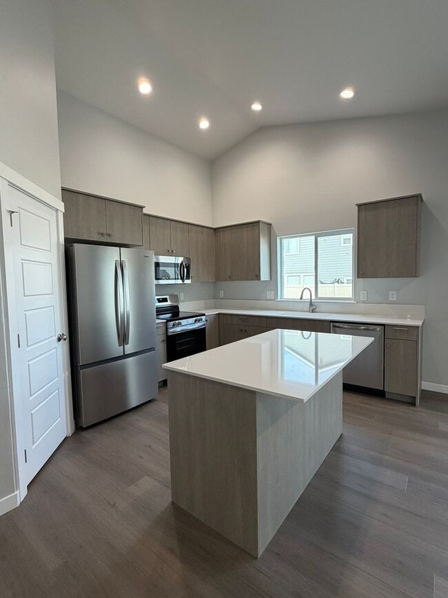 Building Photo - Move-In Special! Brand new 3 bed 2 bath ho...