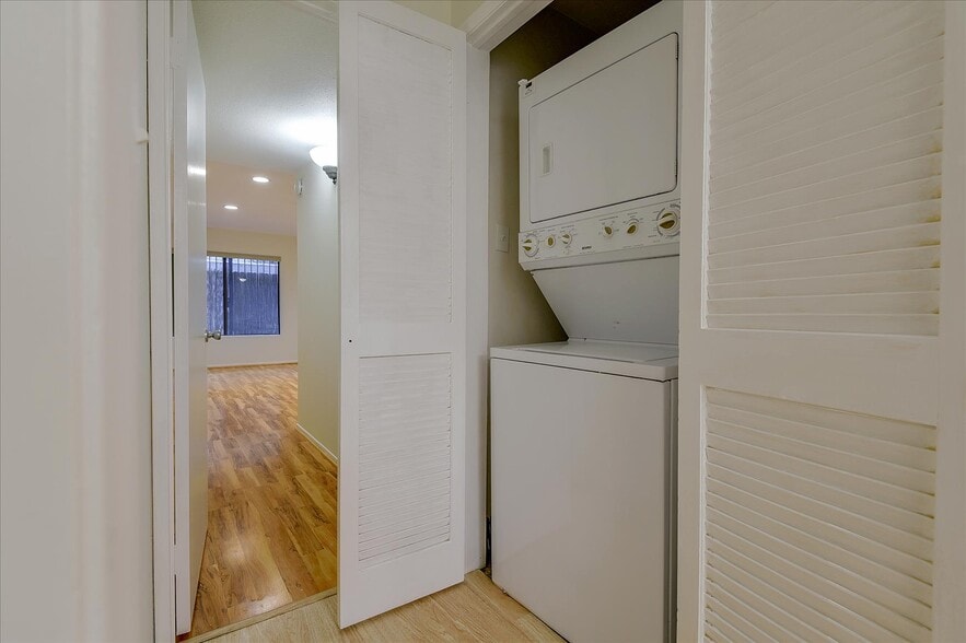 Building Photo - 1940 N Highland Ave