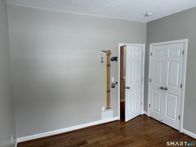 Building Photo - 104 Valley View Rd