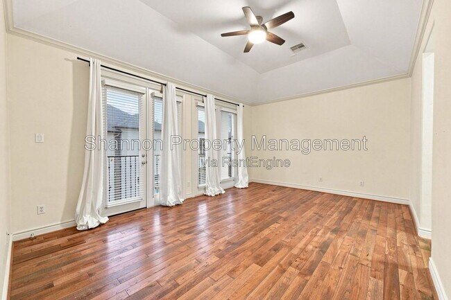 Building Photo - 9609 Pemberton Cres Dr