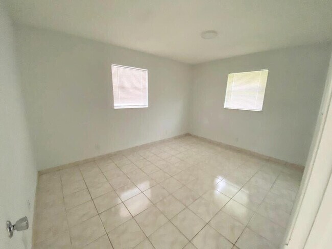 Building Photo - 2715 Ponce De Leon Blvd