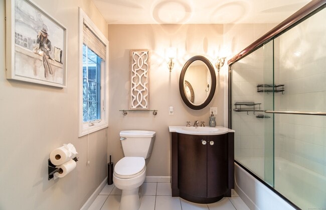 Building Photo - 558 N Roast Meat Hill Rd