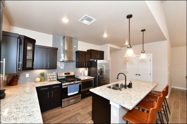 Building Photo - 975 Bicknor Pl