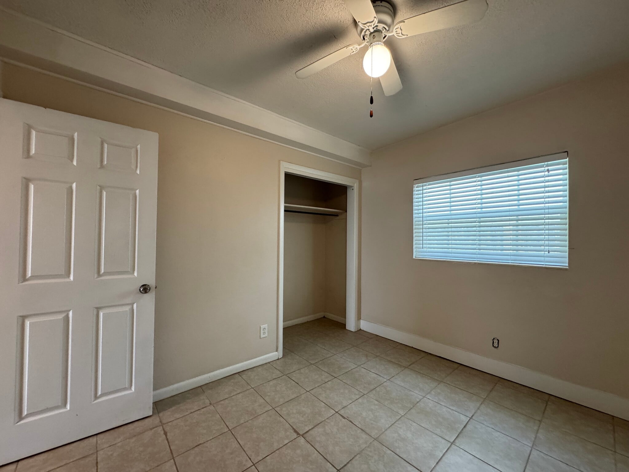 Back bedroom - 405 Upper 8th Avenue South