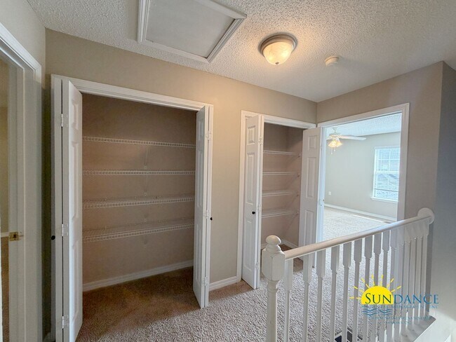 Building Photo - Stunning 2 Bedroom Townhome Near Eglin AFB & Hurlburt Field!