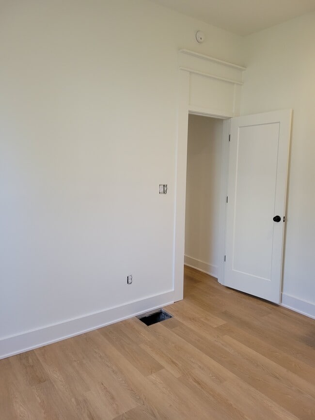 Building Photo - 1226 Sterling St