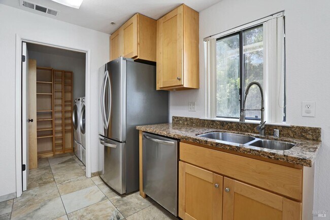 Building Photo - 219 Sea Crest Cir