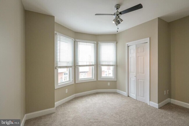 Building Photo - 137 Durfor St