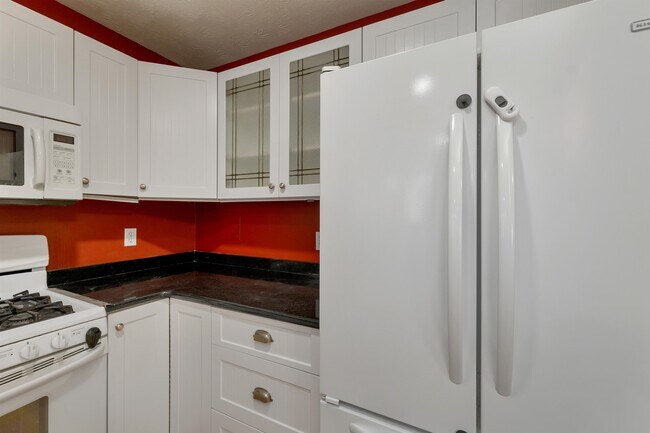 Building Photo - 32 Suffolk Ct