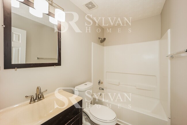 Building Photo - Your dream home awaits