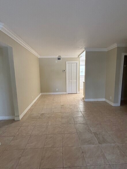 Building Photo - 116 Gardens Dr