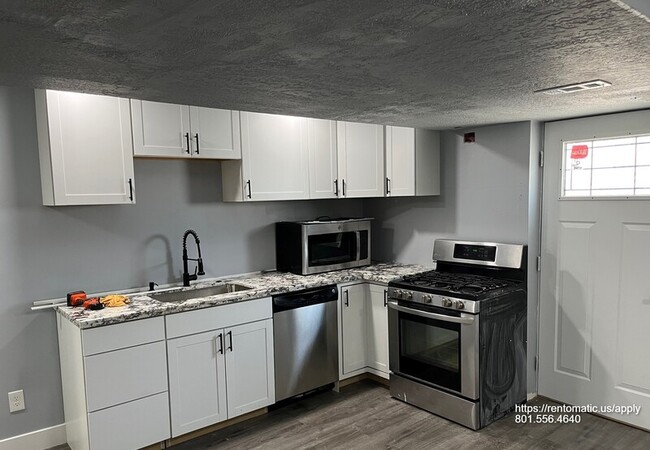 Building Photo - 703 W Vahe St