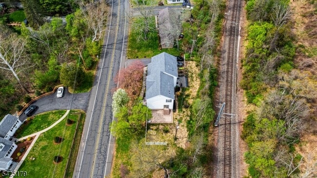 Building Photo - 112 Peapack Rd